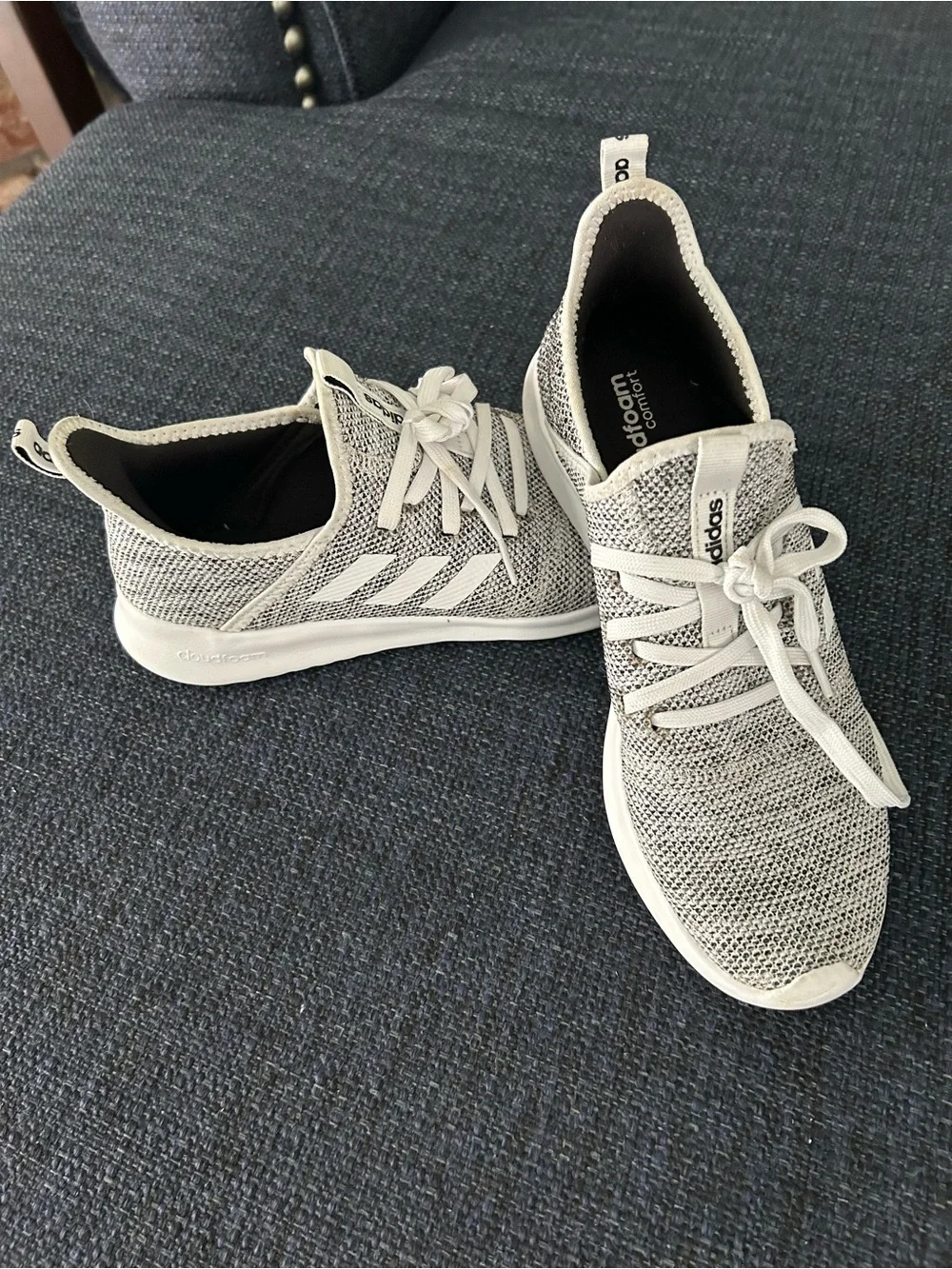 Adidas Women's Light Gray Knit Lace-Up Sneakers.Size 9
